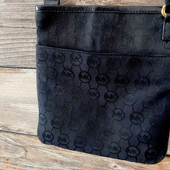 Michael Kors cross body purse - Picture 7 of 10